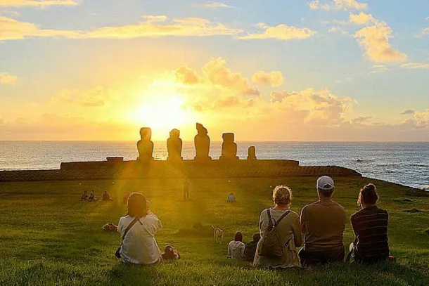 Atardecer en Tahai Isla de Pascua